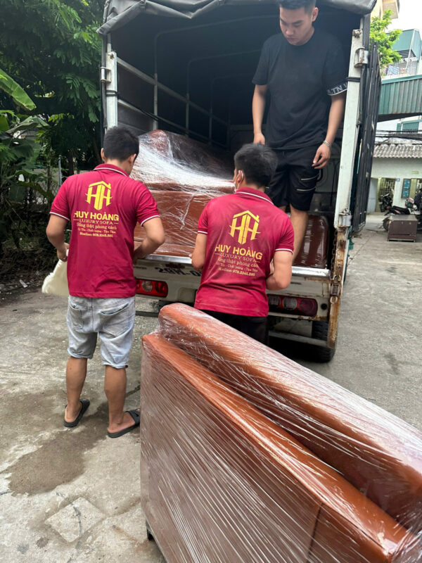 Anh em xưởng sofa Huy Hoàng bọc lại sofa tại nhà cực kì chất lượng